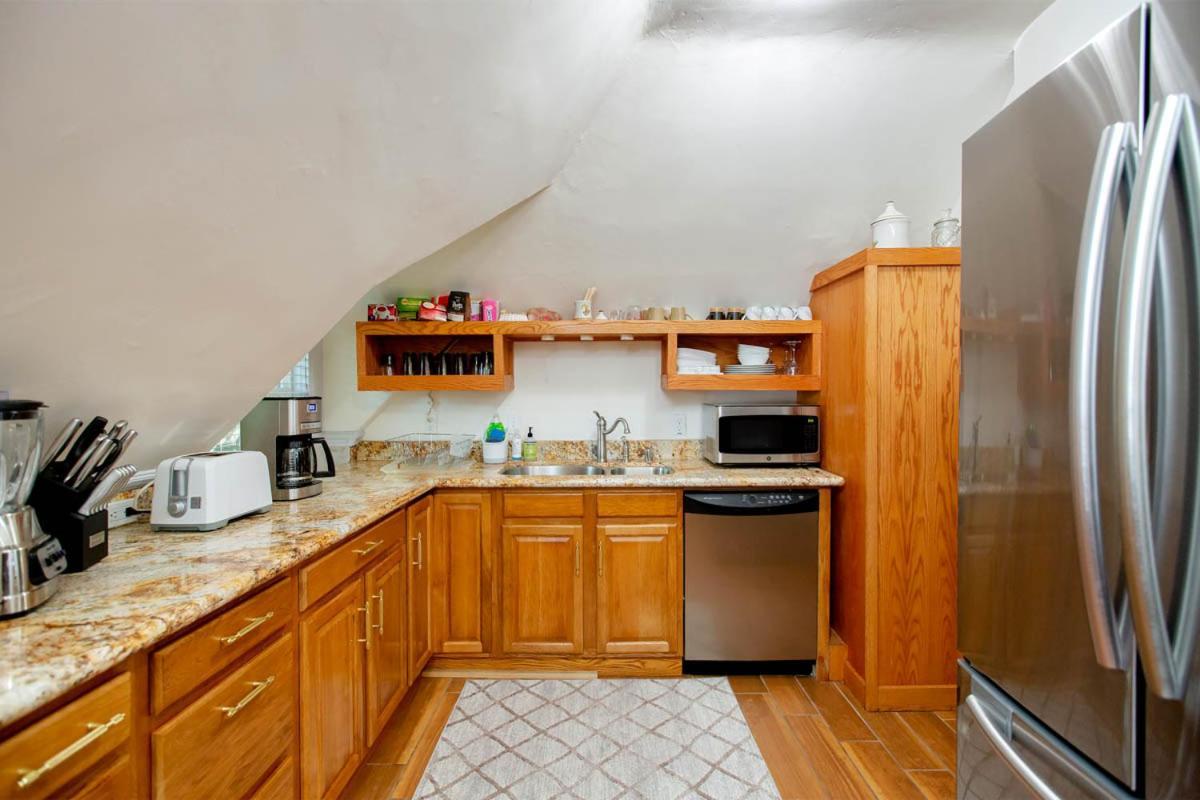 Alameda 3Br Unique Victorian Penthouse With Deck And Outdoor Furniture, Ac, 3 Blocks To Beach & Shopping Center & 2 Free Parking Spaces Exterior photo