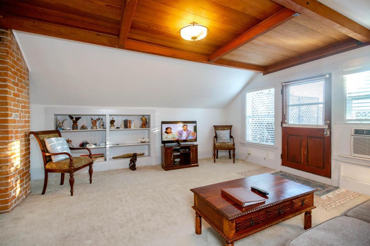 Alameda 3Br Unique Victorian Penthouse With Deck And Outdoor Furniture, Ac, 3 Blocks To Beach & Shopping Center & 2 Free Parking Spaces Exterior photo